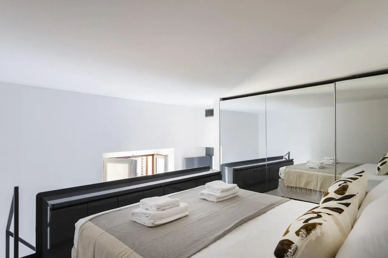 ミラノEasylife - Elegante Dimora A Due Passi Dal Duomoアパートメント 0*, ミラノ